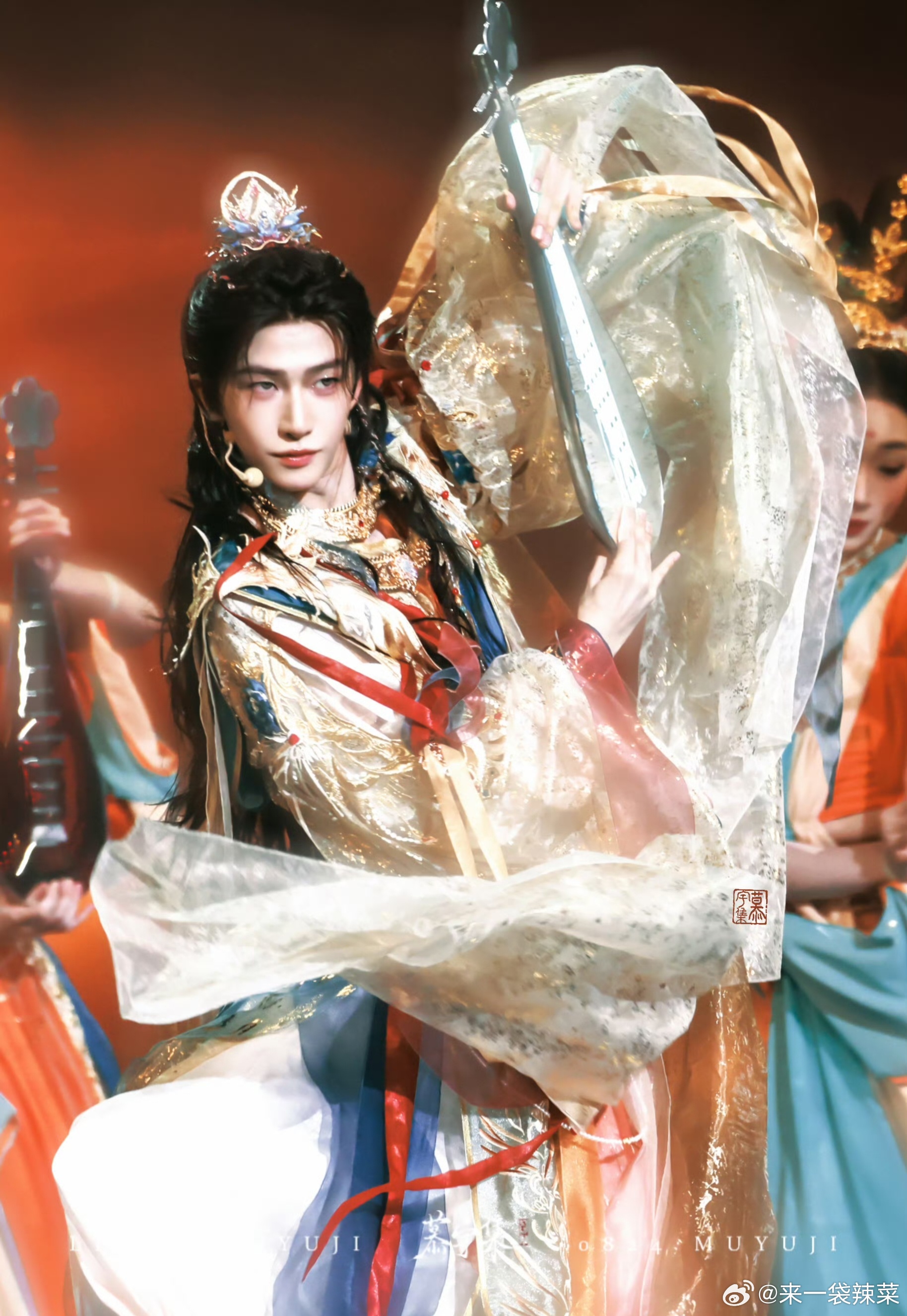 壁上观听过原唱，听过鞠婧祎唱，听过罗云熙唱，看刘宇舞台也不错，这首歌就不错，帅哥