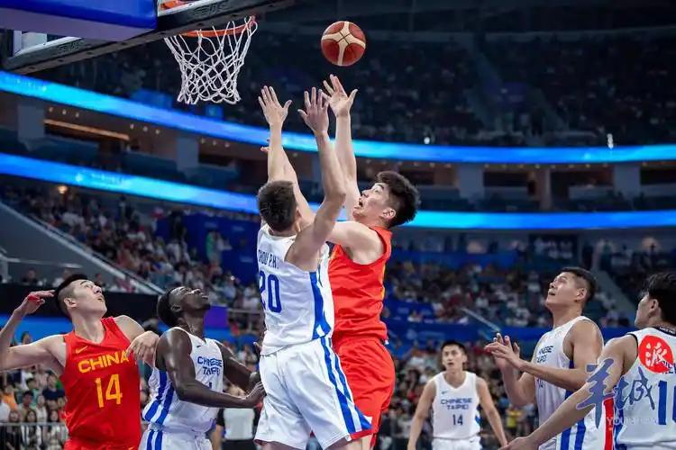 【上头条聊CBA：从热血到冷静，2024赛季的看点与趋势】

随着2024年CB