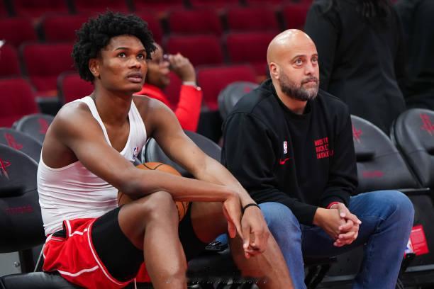 ESPN为火箭续约阿门评级A-：双赢阿门·汤普森续约细节：5年2.08亿美元评级