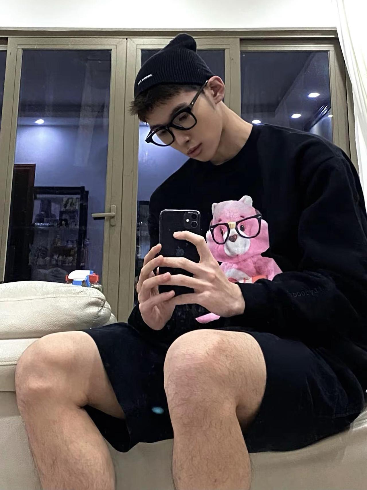 戴眼镜让自己看起来聪明一点