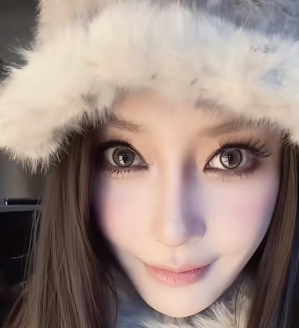 Angelababy仿妆卷成美妆圈期末考：这哪是模仿 分明是次元壁破裂！
 
最