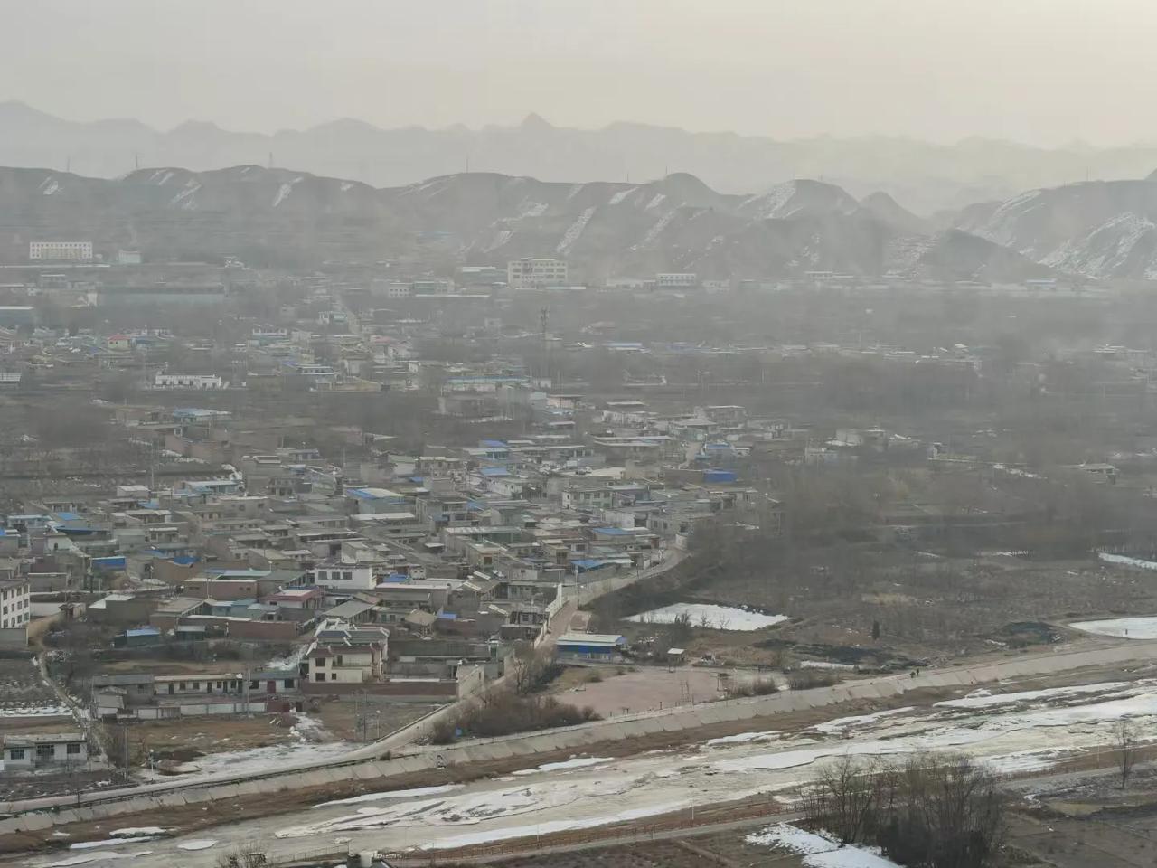 给爱人找不是，最后的下场拉拢不来感情反倒会失去这个亲人。
爱是包容是付出是默默无