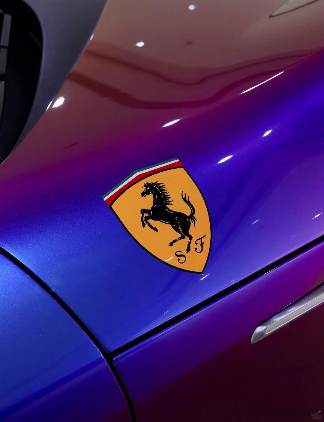 霓虹乍泄💜Ferrari 12Cilindri Spider，一种眼睛无法定义