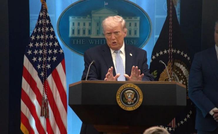 特朗普太搞笑了！
 
特朗普说：“我们摧毁了很多东西，但是他们还有肩扛式导弹，击