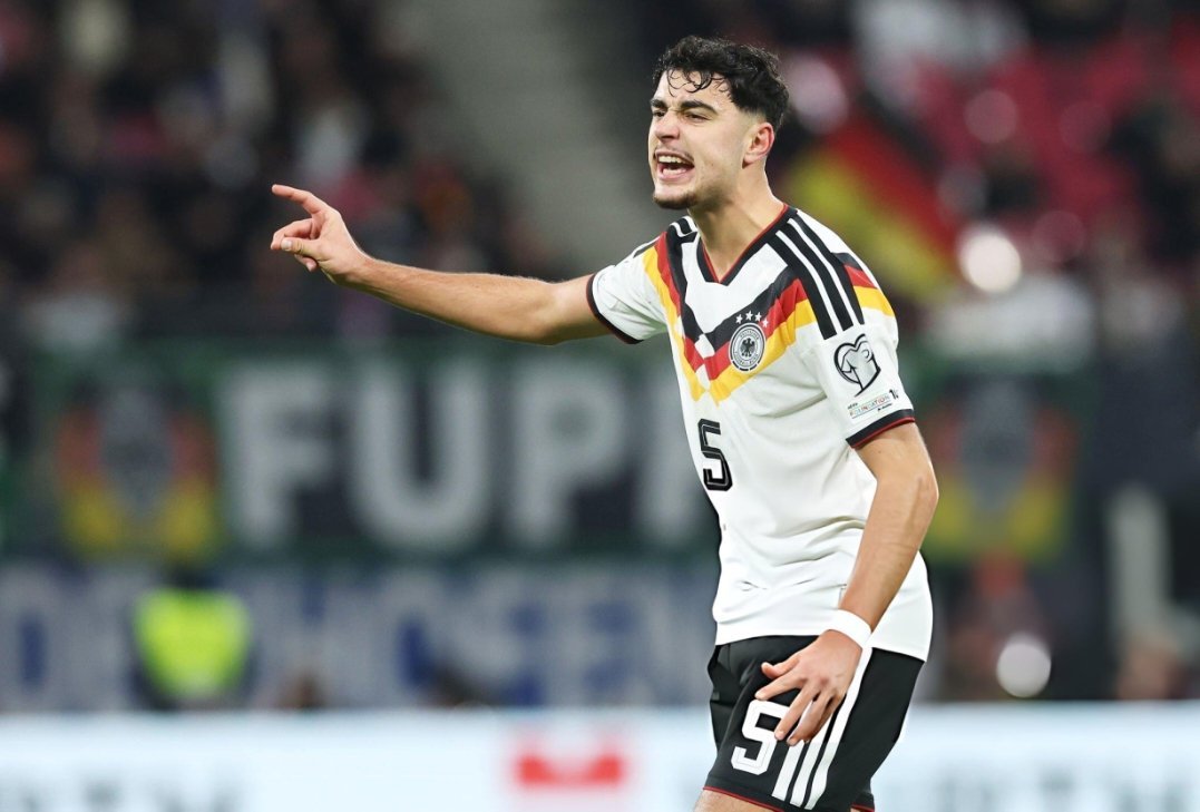 德国6-0大胜斯洛伐克的比赛中，帕夫洛维奇半场被换下是因为有一些小腿问题，出于预