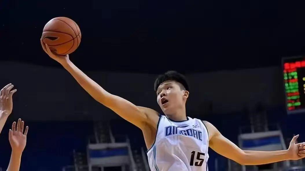 拿球说话！CBA本赛季单场“两双”最多的9位本土球员：
1、青岛国信水产男篮中锋