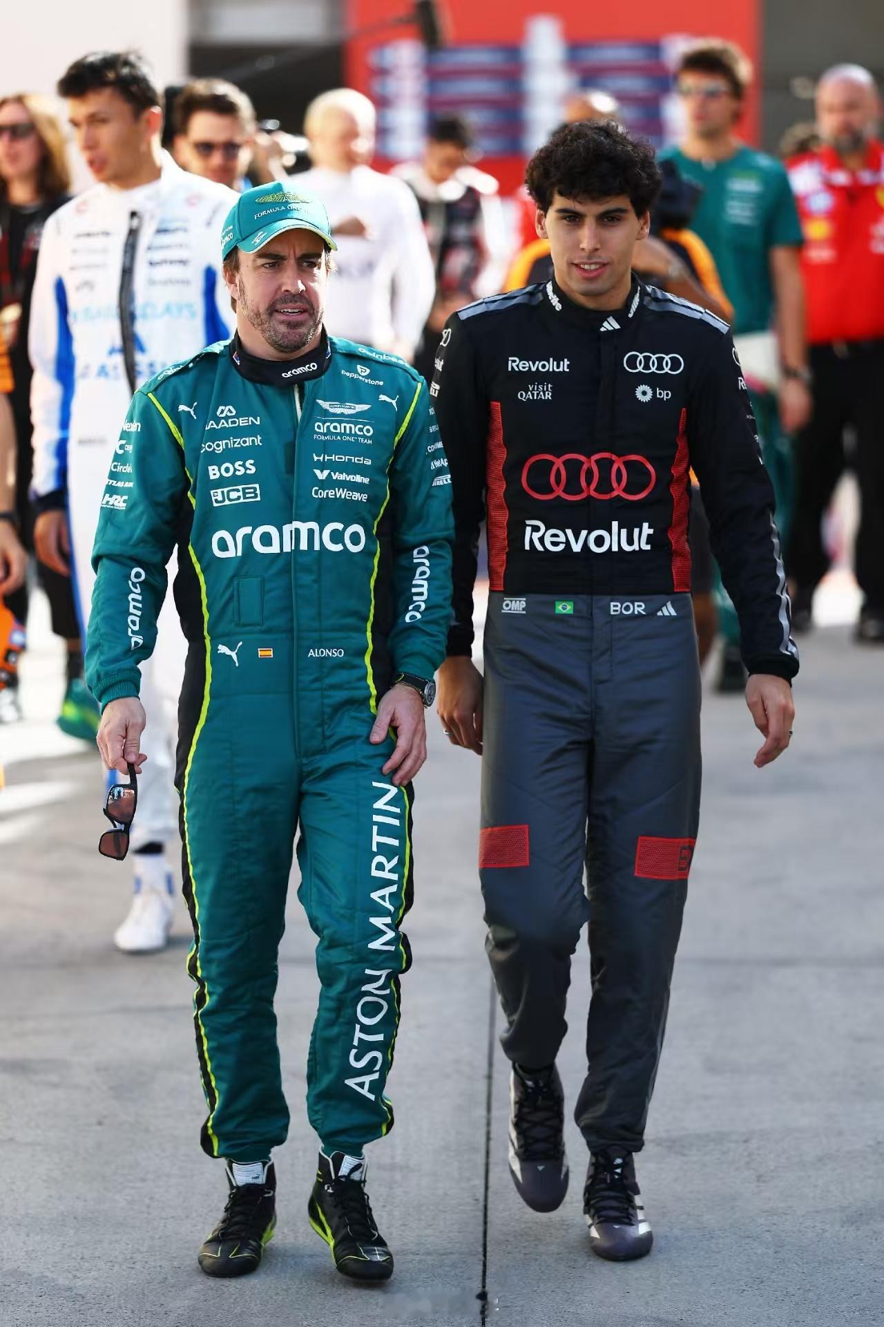 A14经纪旗下的两位车手：老板阿隆索和小弟博托莱托怎么奥迪这队服有点………是怎么