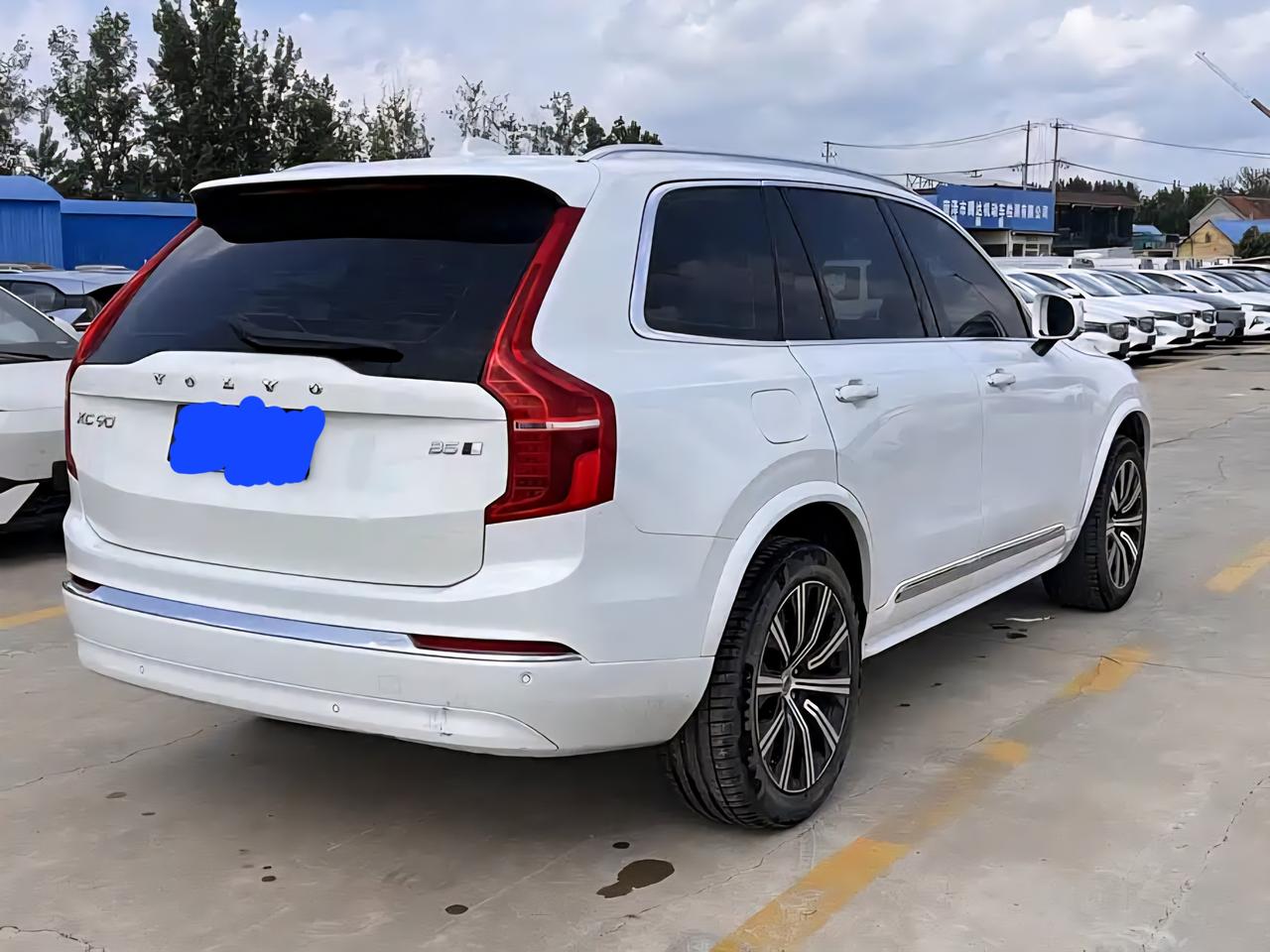 说实话，这台车从我个人视角上来看，
还是值得购买的。而且沃尔沃的b系列的混动体验