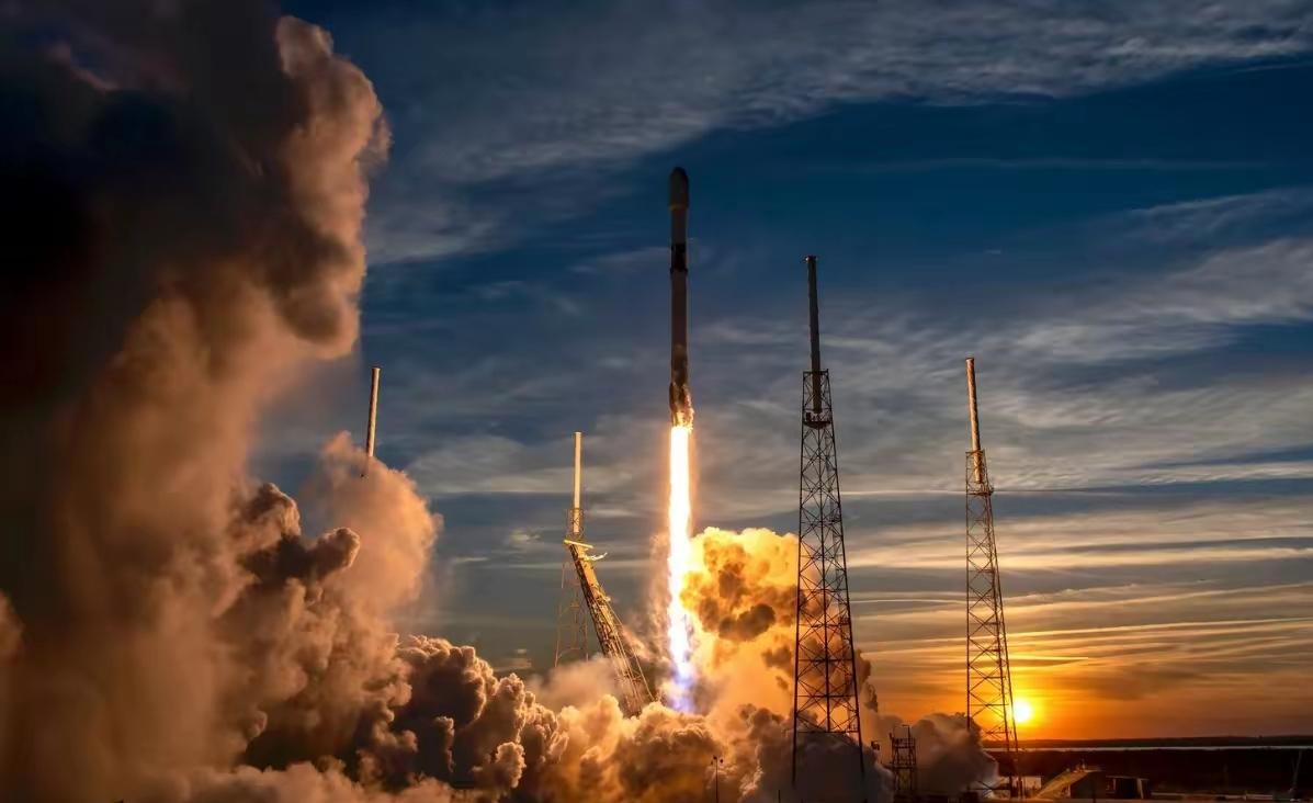 “星链”集体降轨，危险接近中国空间站，太空安全再敲警钟

SpaceX宣布202