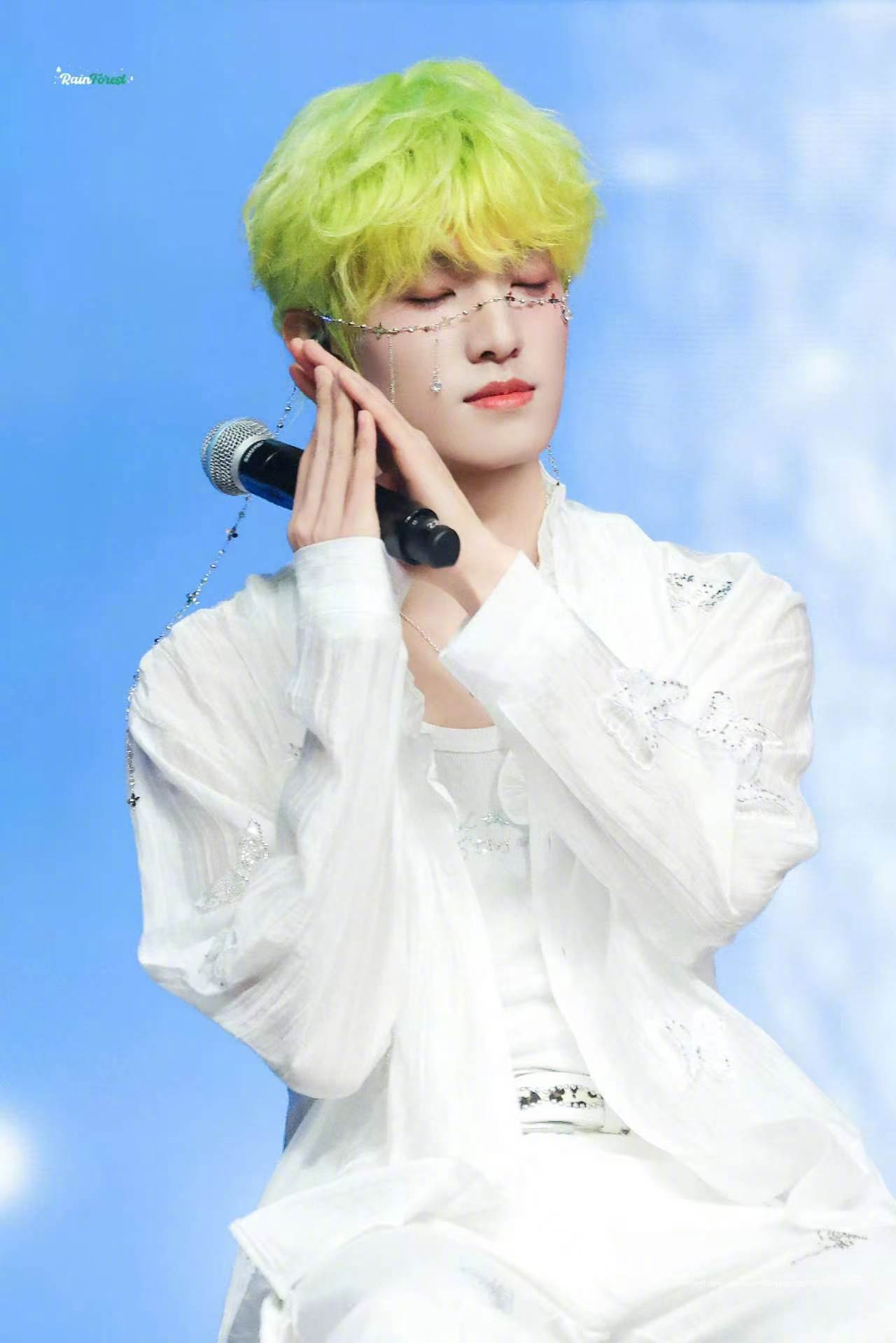 接下来你看到的是05后第一歌手张泽禹一曲简直如听仙乐耳暂明！ ​​​