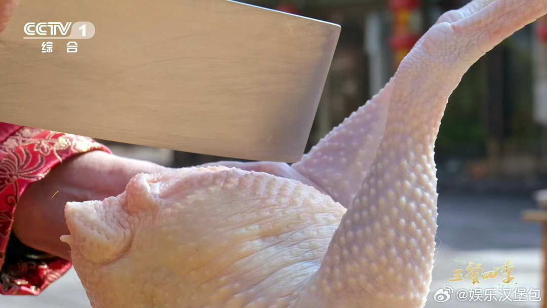 鸡味到底是什么味广东人心心念念的鸡味鸡味是广东人衡量一只鸡的唯一标准。梅州盐焗鸡