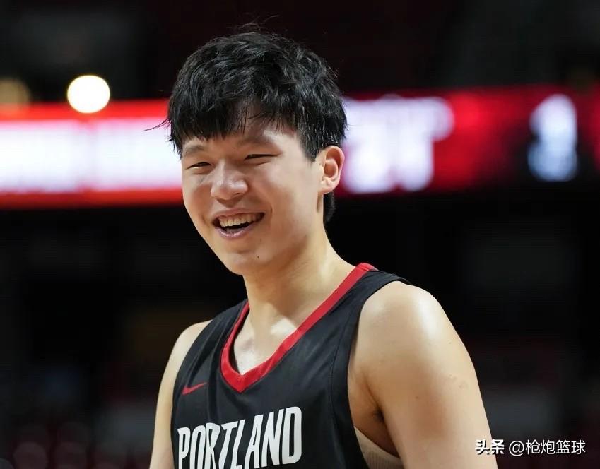 杨瀚森情商真高啊

杨瀚森近日接受采访时谈到美国球迷和中国球迷的区别，他说：“美