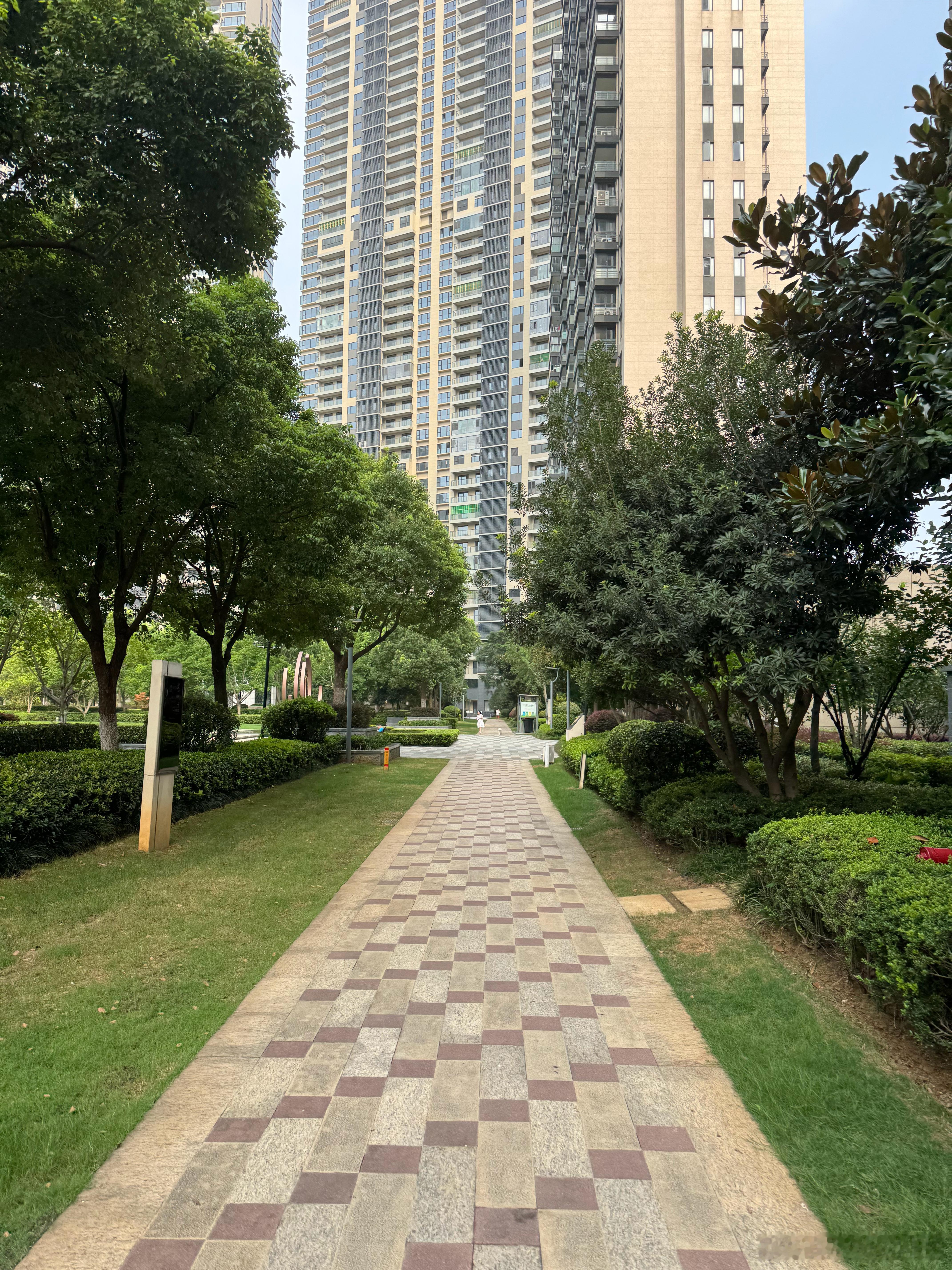 最舒服的事情就是躺在床上玩手机最舒服的事情，也是跑步…… ​​​
