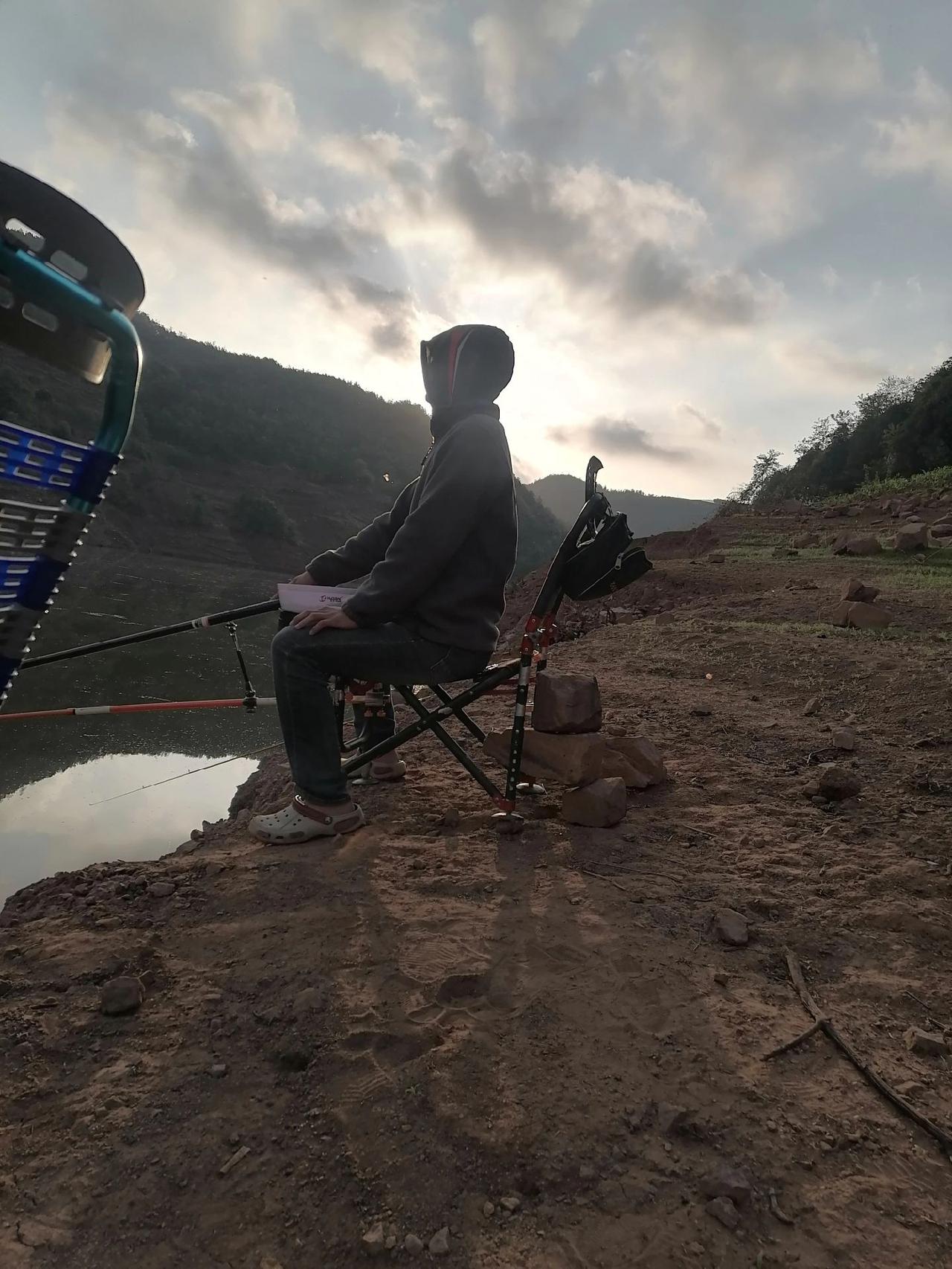 钓鱼的乐趣只有钓鱼人懂 非禁钓区域 钓鱼佬