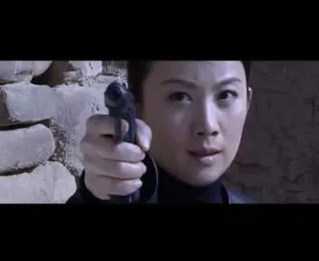 “冰雪女王”为什么没有大红？
2000年左右，有一部刑侦片《水落石出》播出，收视