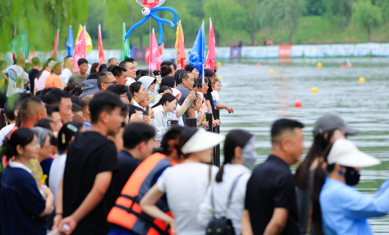 好运山东黄河口龙舟赛每到这个时节，油城人都会不约而同往东营区龙居赶，不管是上班族
