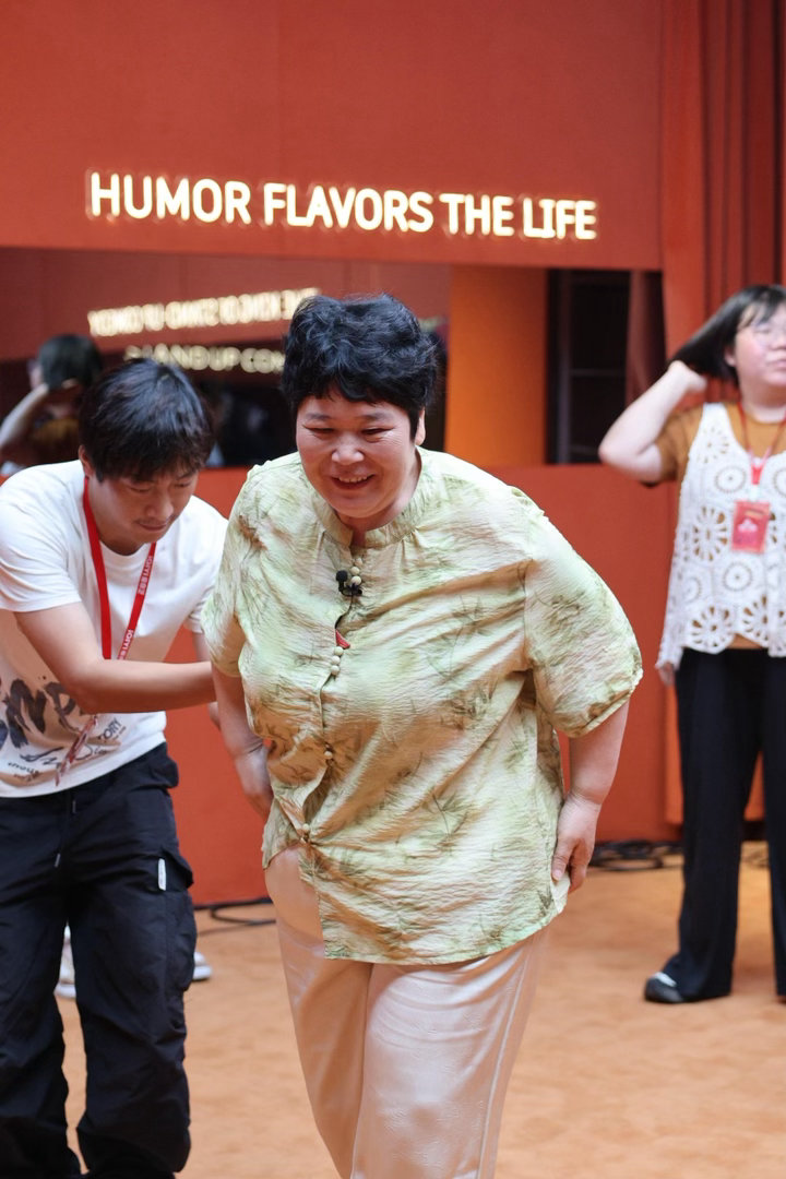 房主任回应迁户争议姐姐当家能放下心里多年的执念，房主任愿意接纳不同的声音，这份通