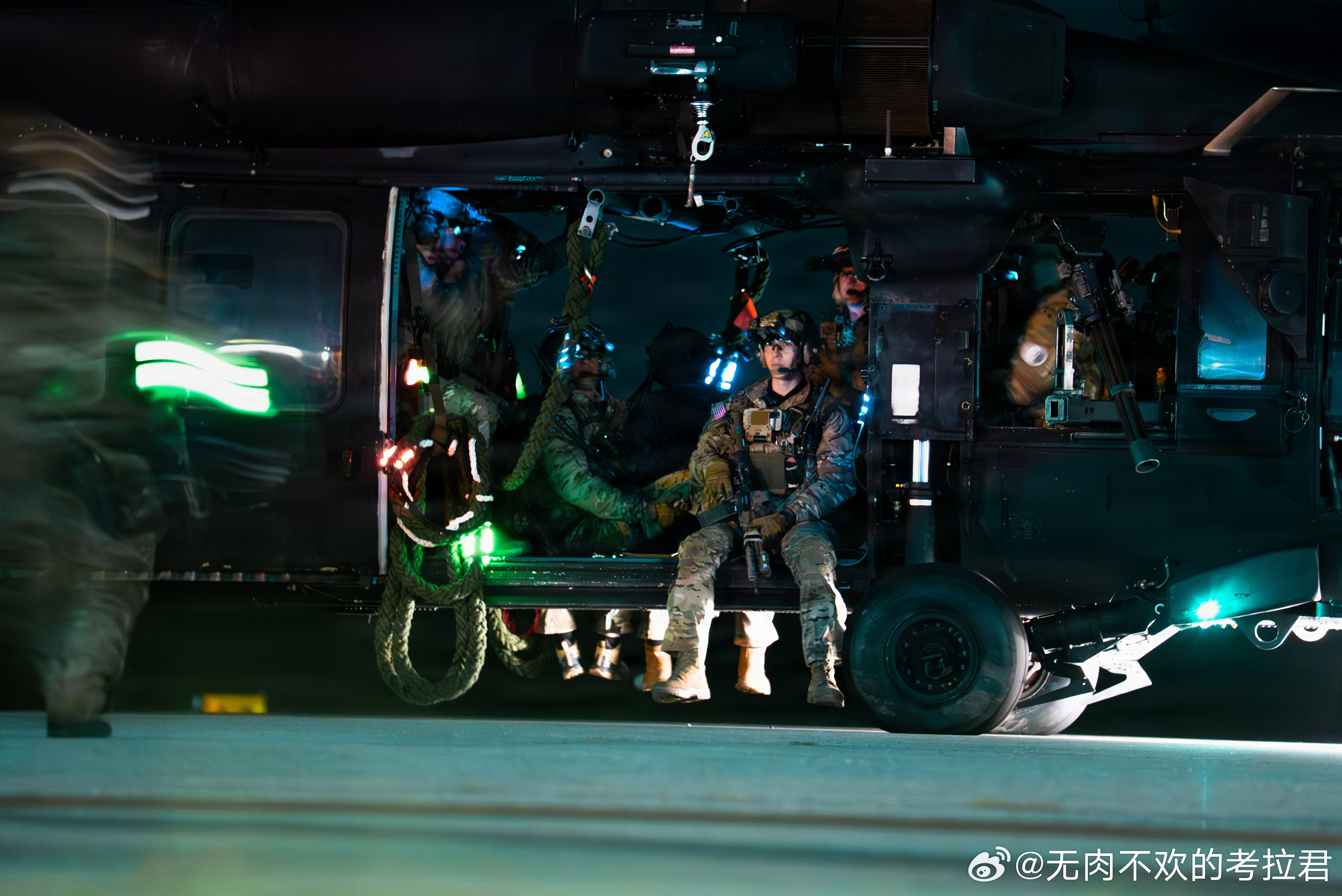 2026年3月19日，第75游骑兵团在佐治亚州本宁堡进行例行快速绳索训练。 