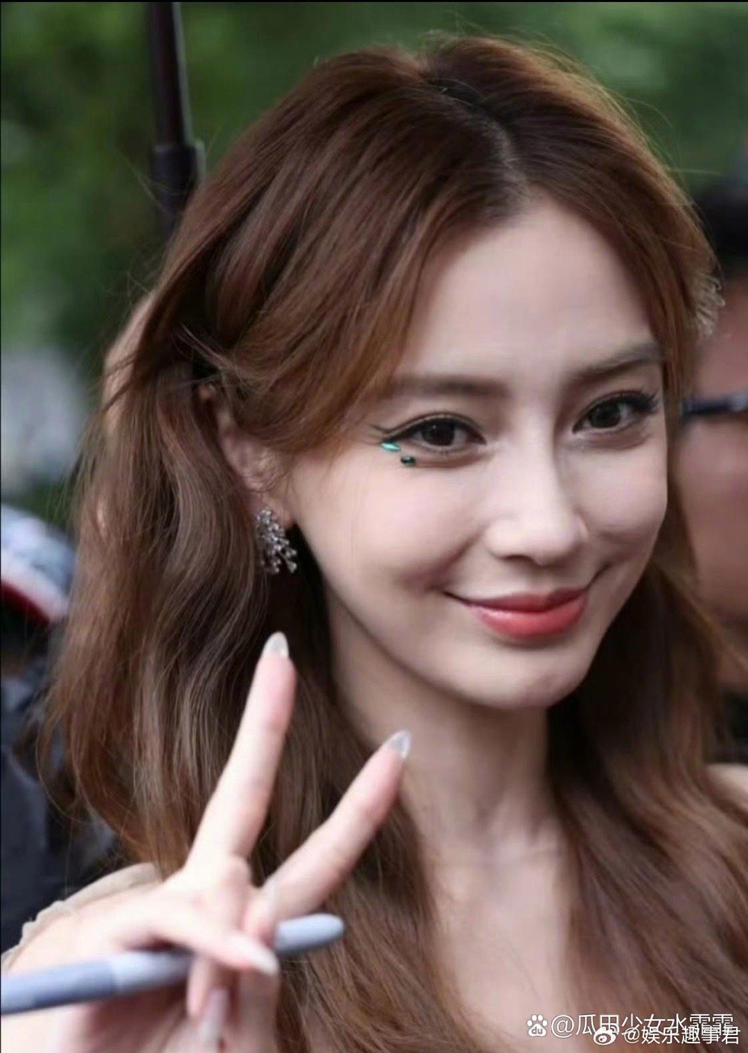Angelababy一出手便是王炸Angelababy森林精灵。脸在江山在，杨颖
