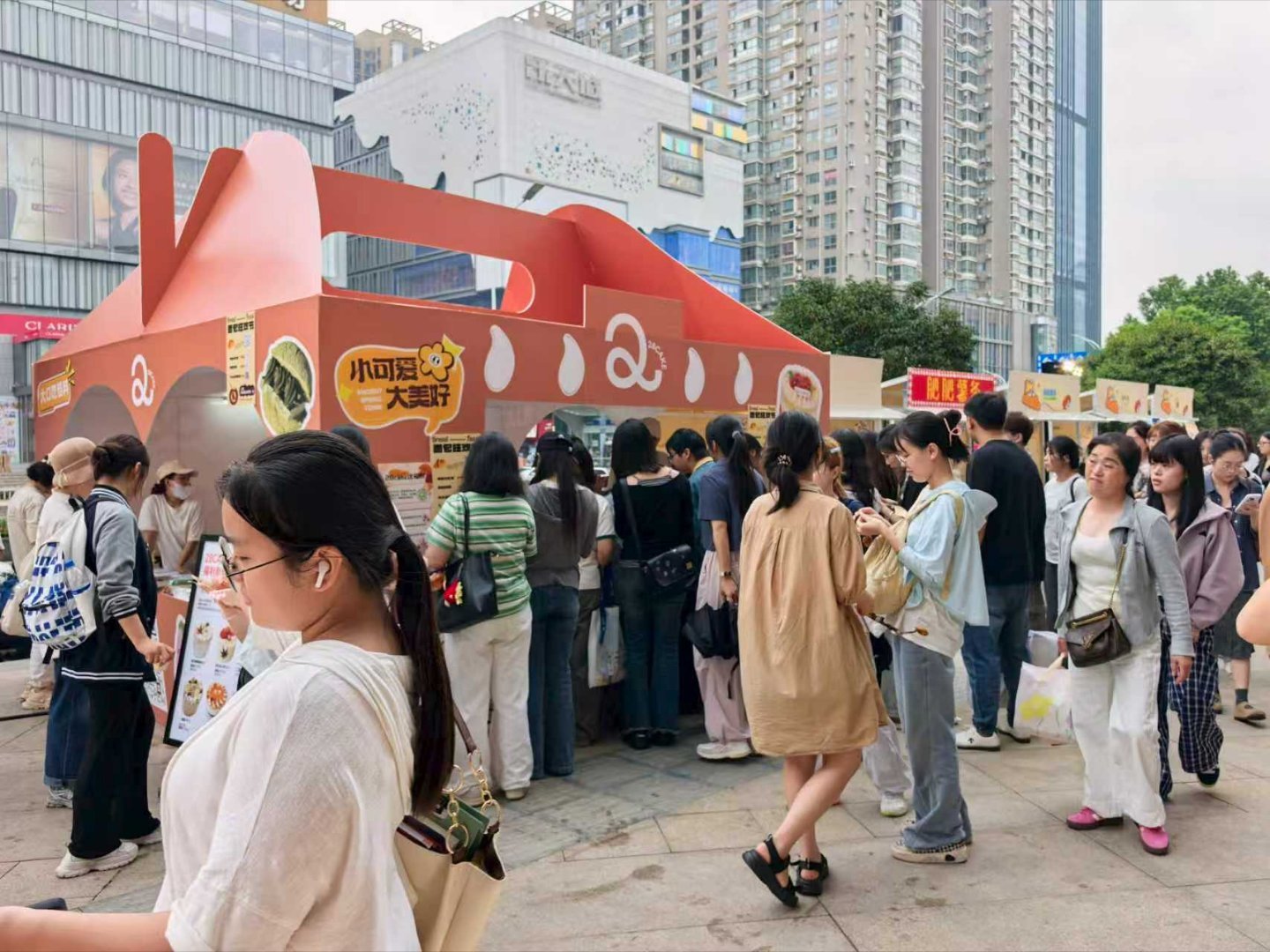这个假期武汉的面包控逛嗨了武汉商场面包狂欢太顶了！现烤恰巴塔、斑斓米面包香气扑鼻