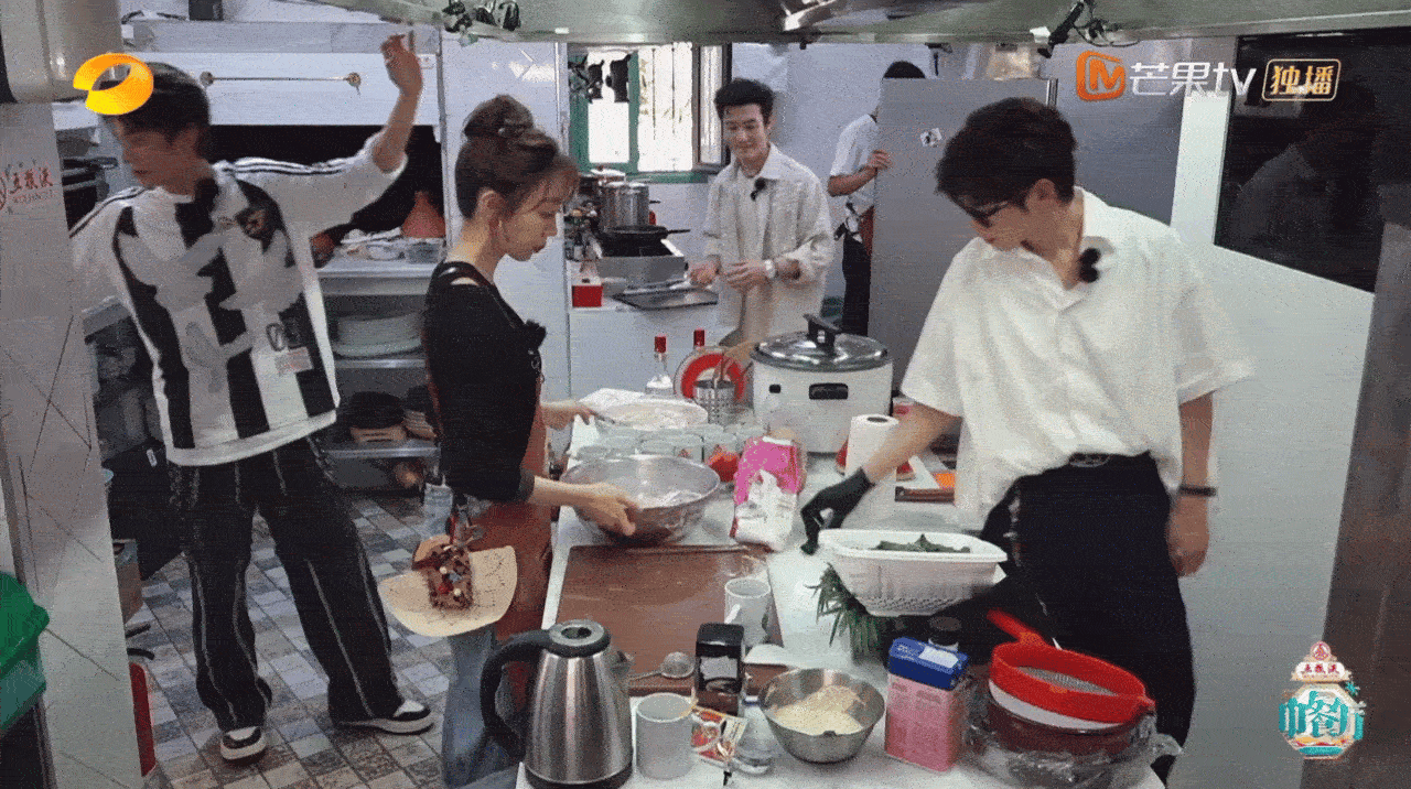 翟潇闻打开了沈月的心防 翟潇闻用他的方式告诉我们，真正的温柔不是刻意为之。他总是