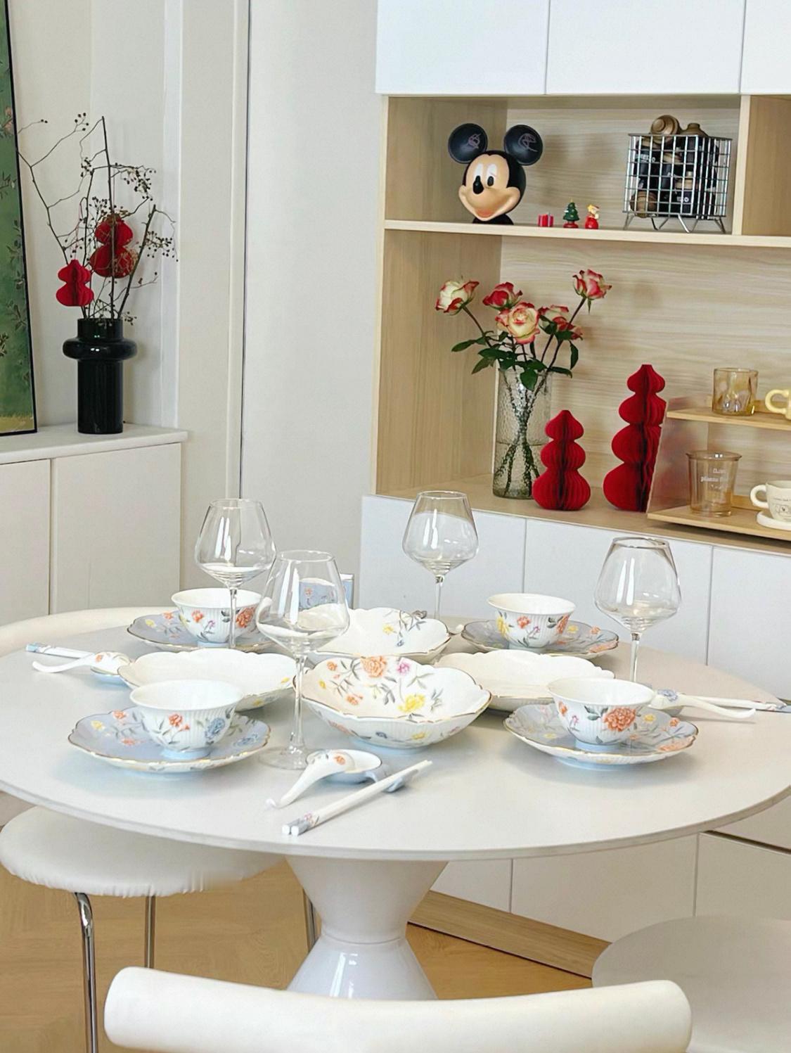 在家招待朋友，用了一套新的餐具，瞬间这个格调就提升上来啦～生活美学 ​​​