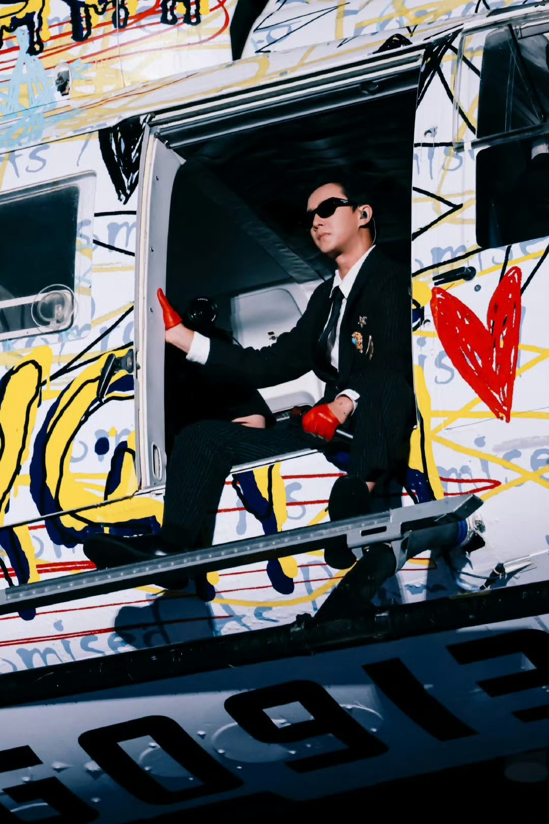 韩庚演唱会上海站官宣官宣「世界的角落」巡演上海站，6月13日将在沪城开唱！美好的