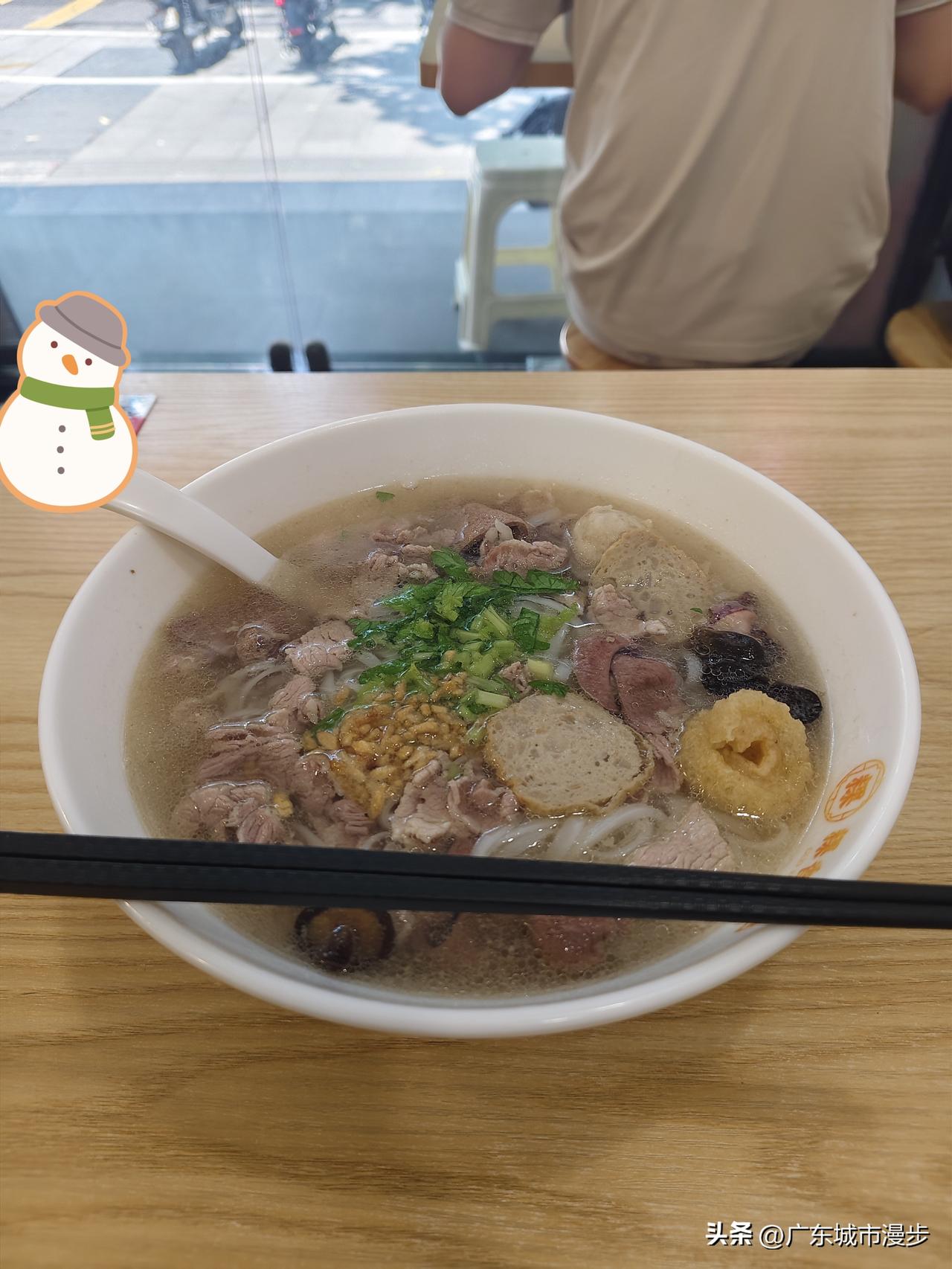 广州燕塘吃猪杂粉，碗比脸还大，吃完居然还饿了
 
中午肚子饿得咕咕叫，在广州燕塘