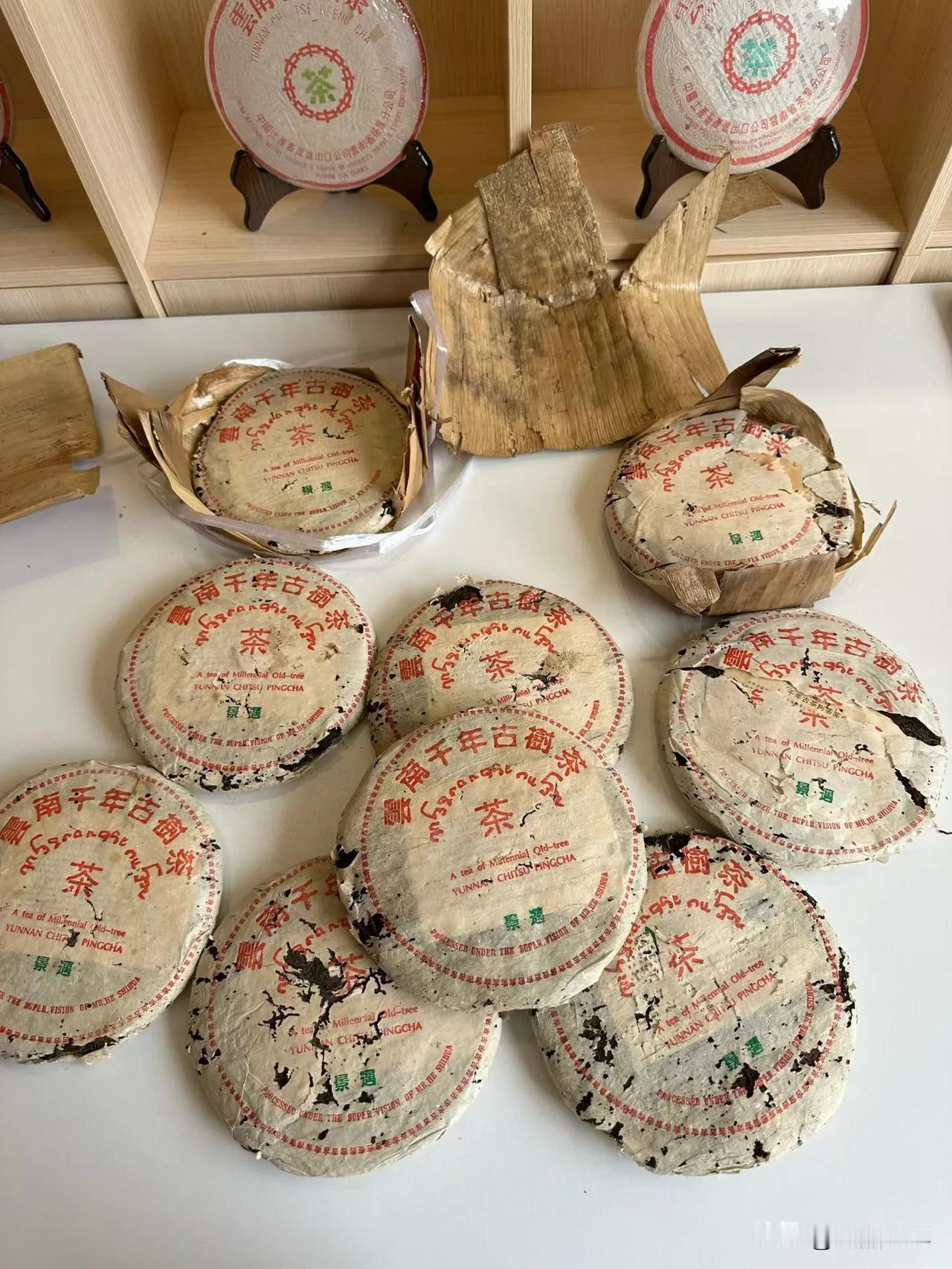 03年何仕华老师景迈古树茶，这一批特别好，粗枝大叶纯干仓，前段兰花香特别突出，中
