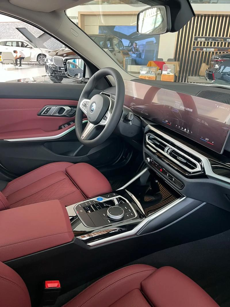 宝马官宣，全新i3轿车定档3月18日全球首发。作为新世代平台首款纯电轿车，它会用