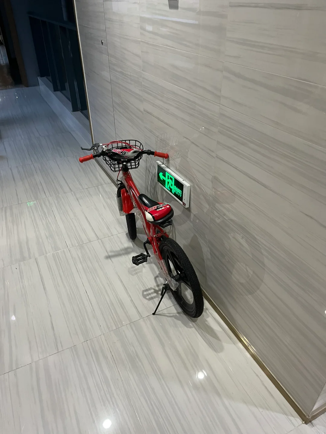 现在的小孩貌似都爱骑车？