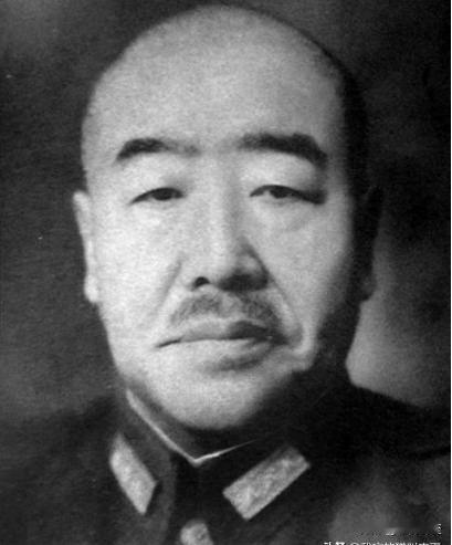 1943年4月，孙殿英当了叛徒，他带着日军，找到了庞炳勋，躲在了山洞里的他气急败