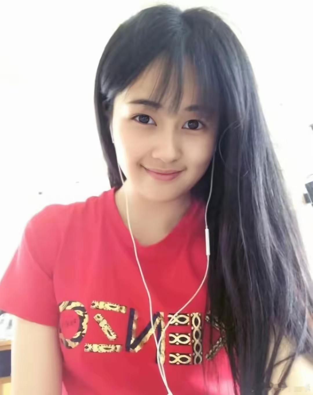 姓名: 白鹿学校：江苏联合职业技术学院年龄：1994年9月23日出生于江苏常州身