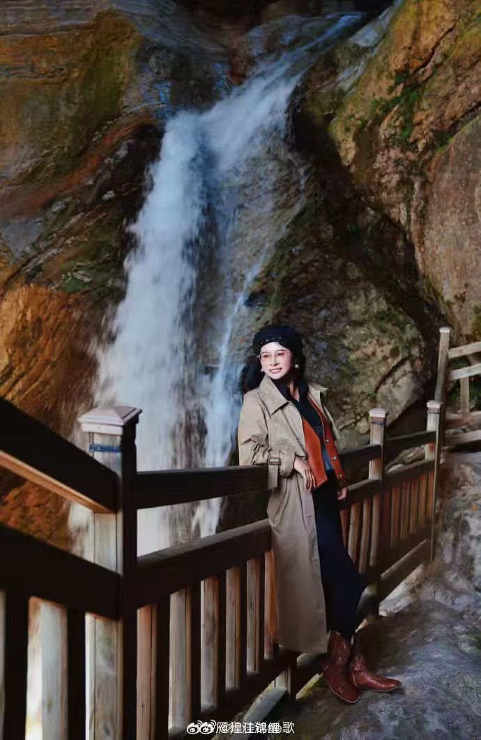 富贵之相，藏在这6个细节中人之长相，分貌美和心灵。五官之美如花开艳阳，直接；富贵