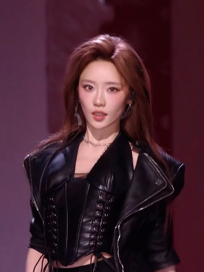 浪姐一公直播已经提前空出时间，专心等浪姐一公直播，好奇各组的舞台呈现效果乘风20