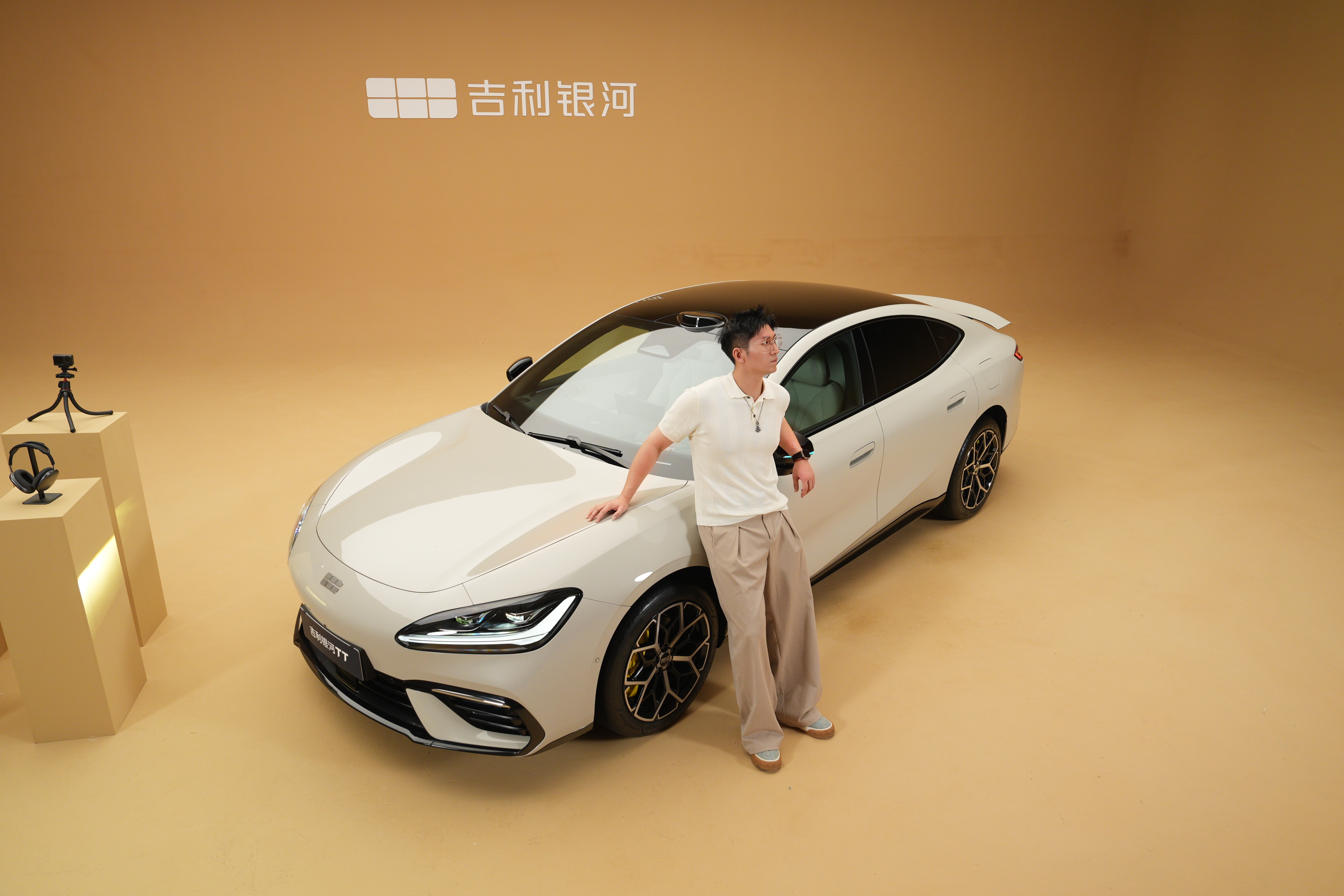 挑战给100辆车拍海报片今日完成【2/100】请欣赏吉利银河TT