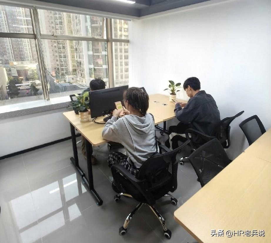 原来在利益的诱惑面前，真的没有几个人能坚守住内心那片净土[捂脸]今天是正月十五，