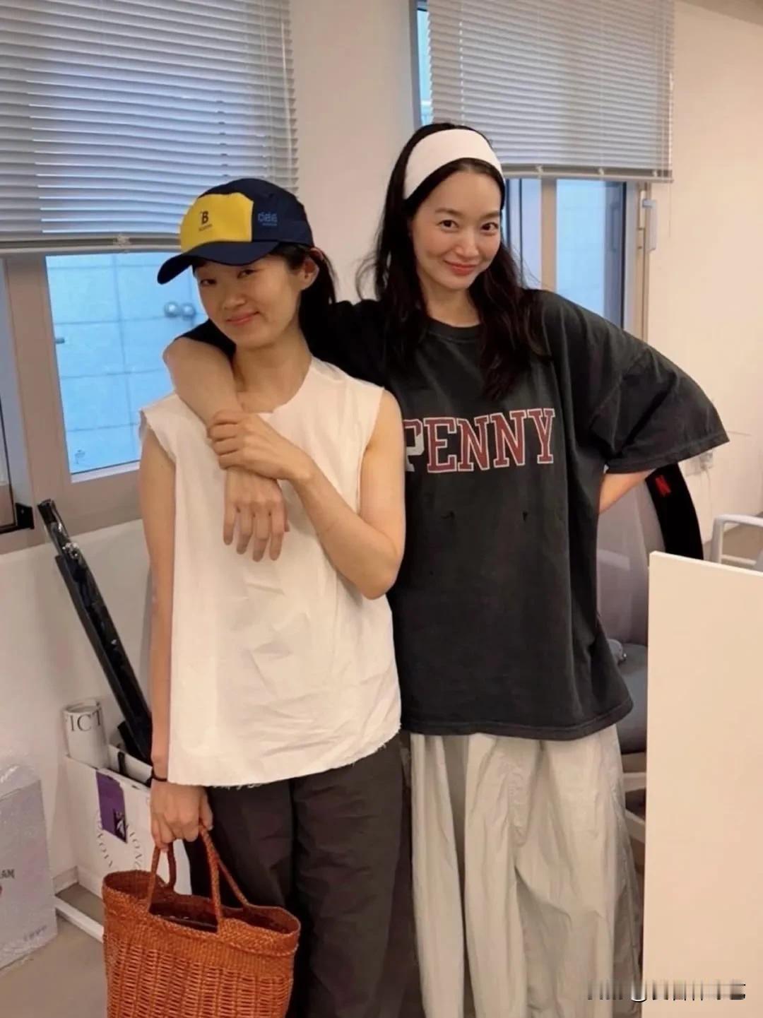 7月，演员申敏儿在自己的Instagram上上传了照片。公开的照片中，申敏儿身着