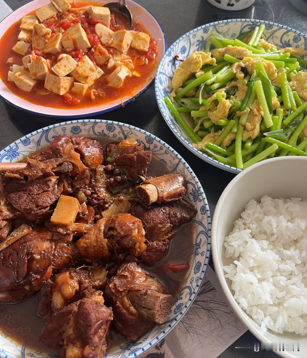 老婆自从知道白菜蘸甲醛后，非要自己回村里种菜，她说现在蔬菜不光农药残留多，而且还