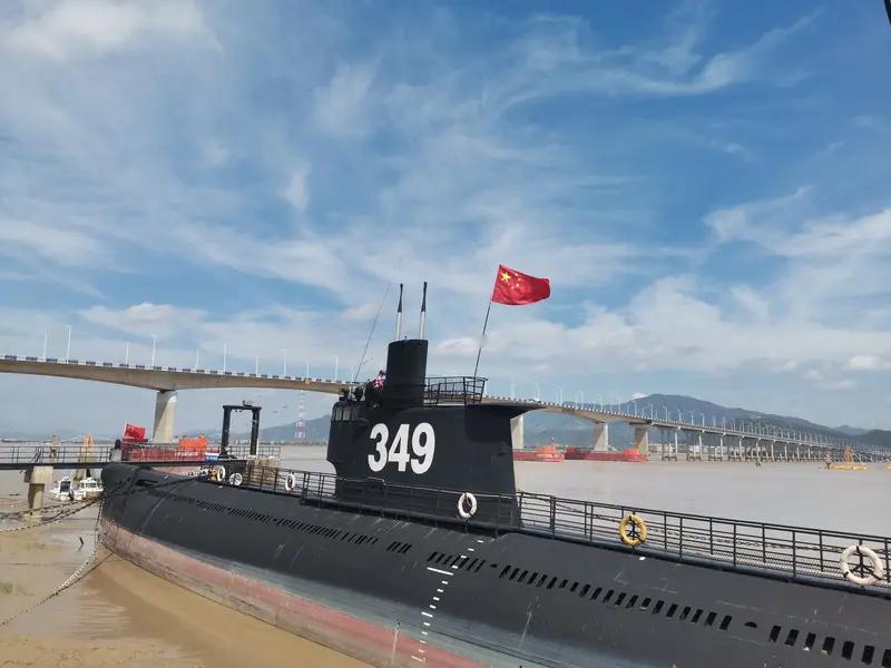 在现代海军中，核潜艇非常重要。今天比较一下中国的094型核潜艇和俄罗斯的北风之神