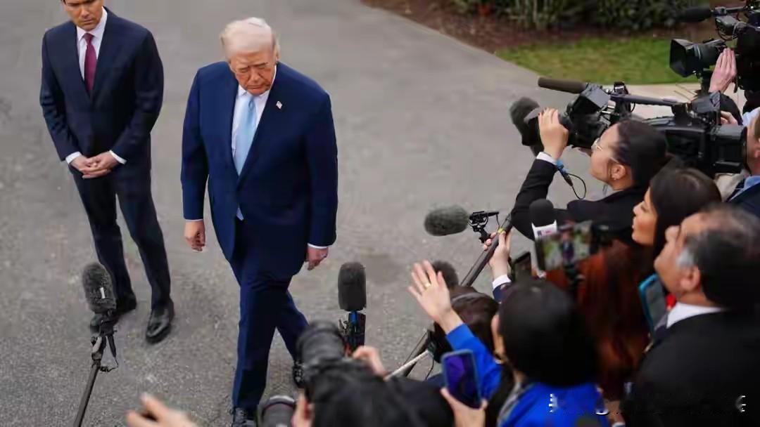 美媒记者表示，川普想对伊朗做出让步，想结束美伊战争。
今天，川普对伊朗外长阿拉格