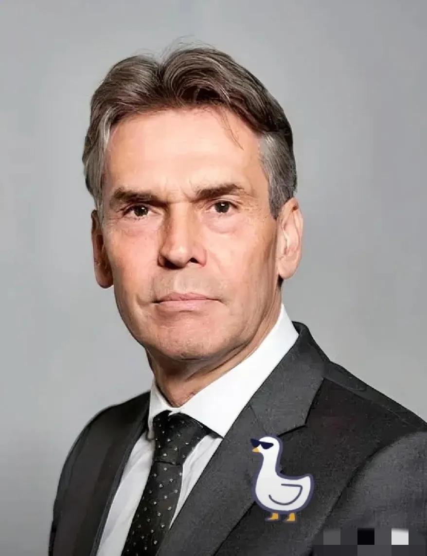 就在刚刚
荷兰公开宣布了

2025年10月21日，荷兰经济事务大臣文森特·卡雷