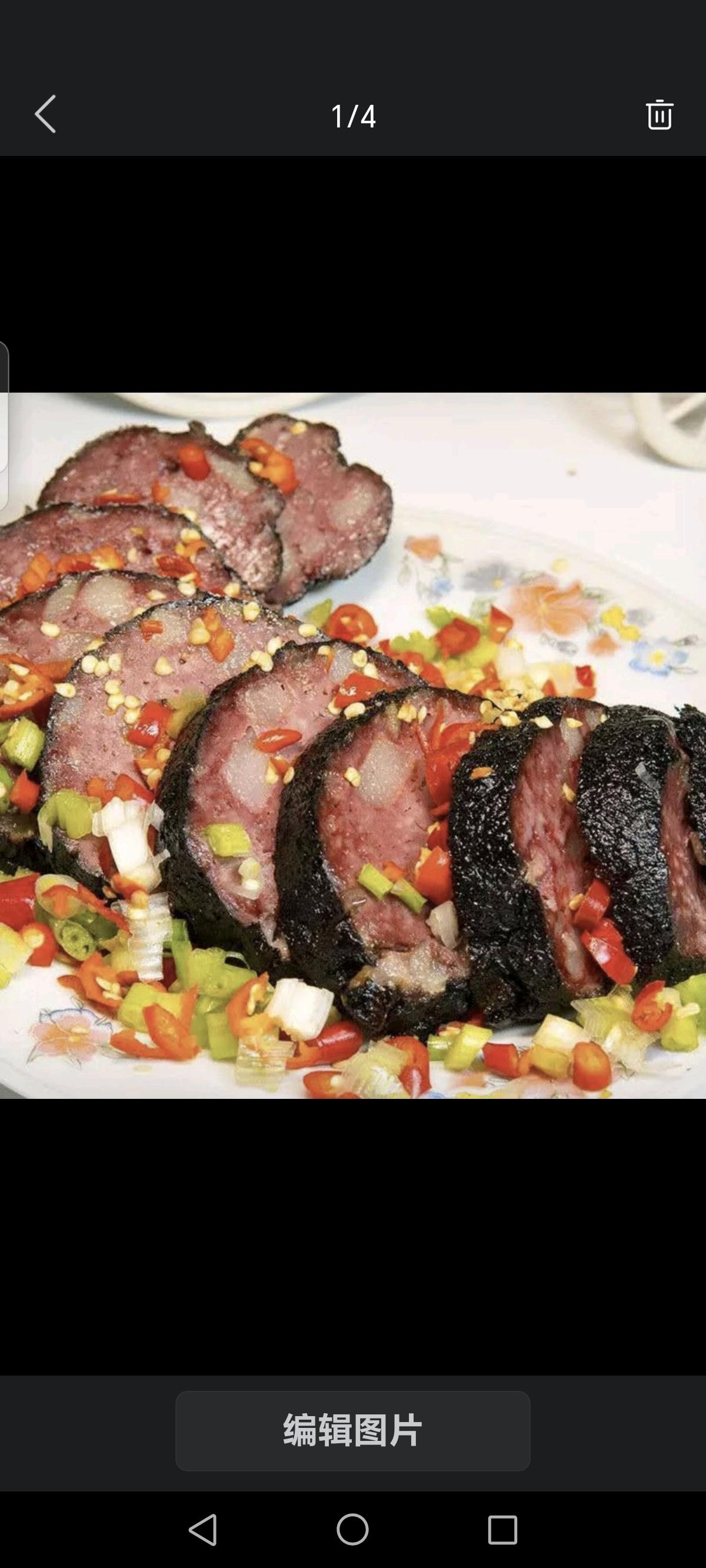 猪血丸子，是我们邵阳人最喜爱的美食，它做工简单，是用新鲜的猪血、猪肉、豆腐合在一