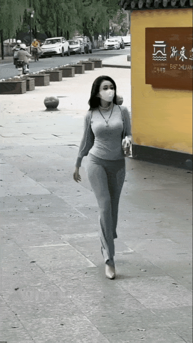 这动图火了！原来“美”才是最高级的情绪价值
 
刷到这张动图时，手指都忍不住慢下