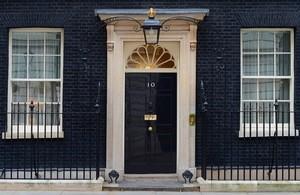 来真的了，英国首相突然宣布！

7月30日，首相安迪·伯纳姆赶到坎布里亚郡巴罗船