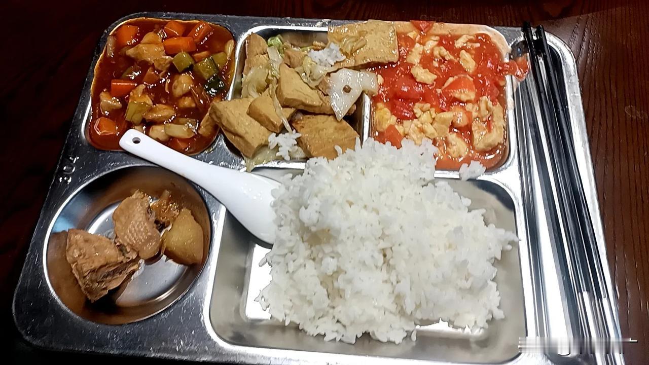 今天参加学习培训赋能，中午工作餐味道还不错。吃完下午继续上课……
#秋日生活记录