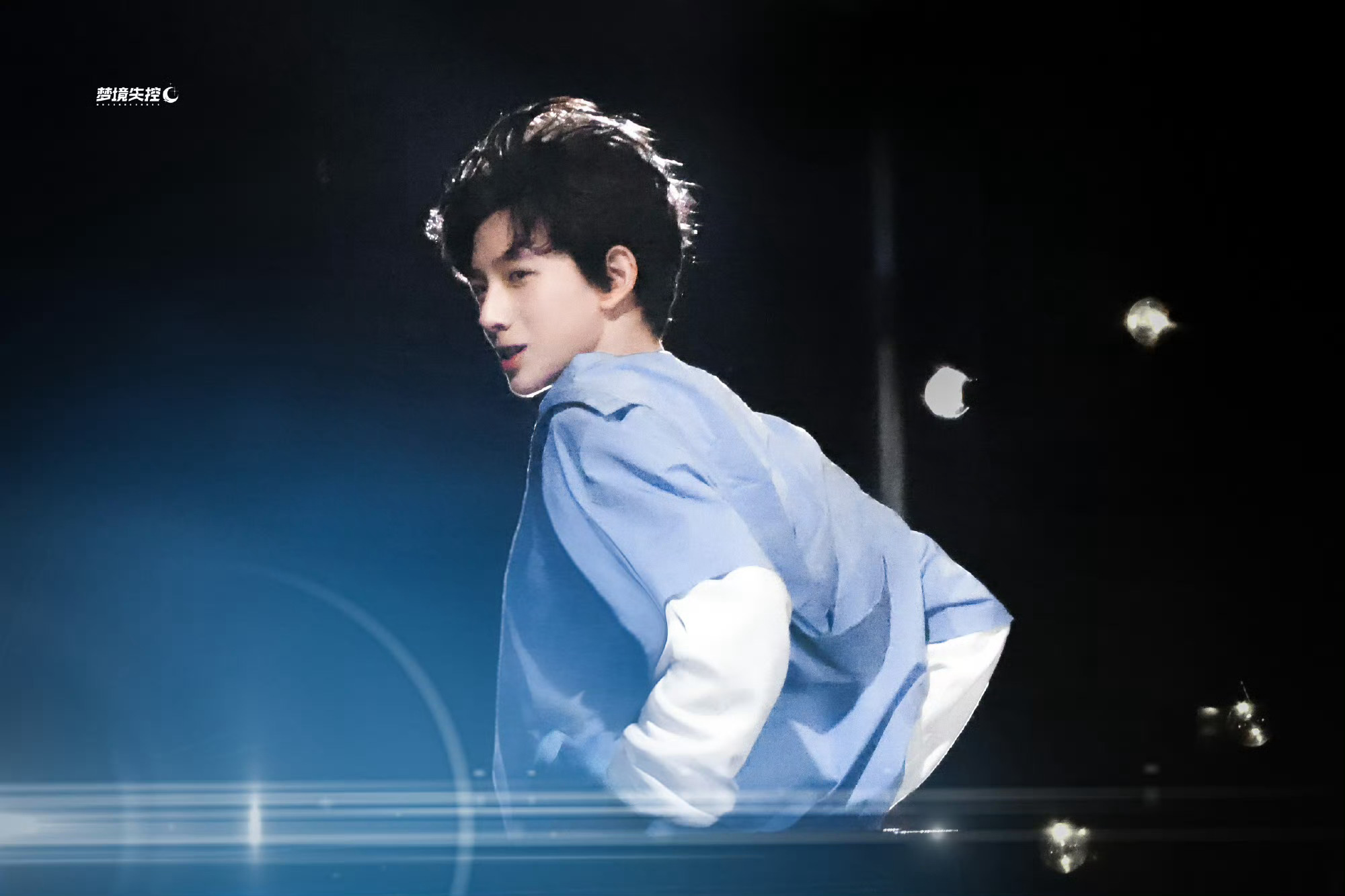 秒杀陈浚铭露额头帅成啥了