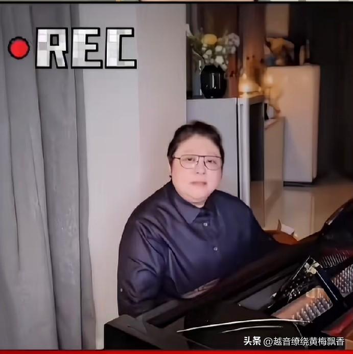 韩红在个人社交平台上发布视频，她心情沉重的说：“我虽然保持沉默，但我依然带着愤怒