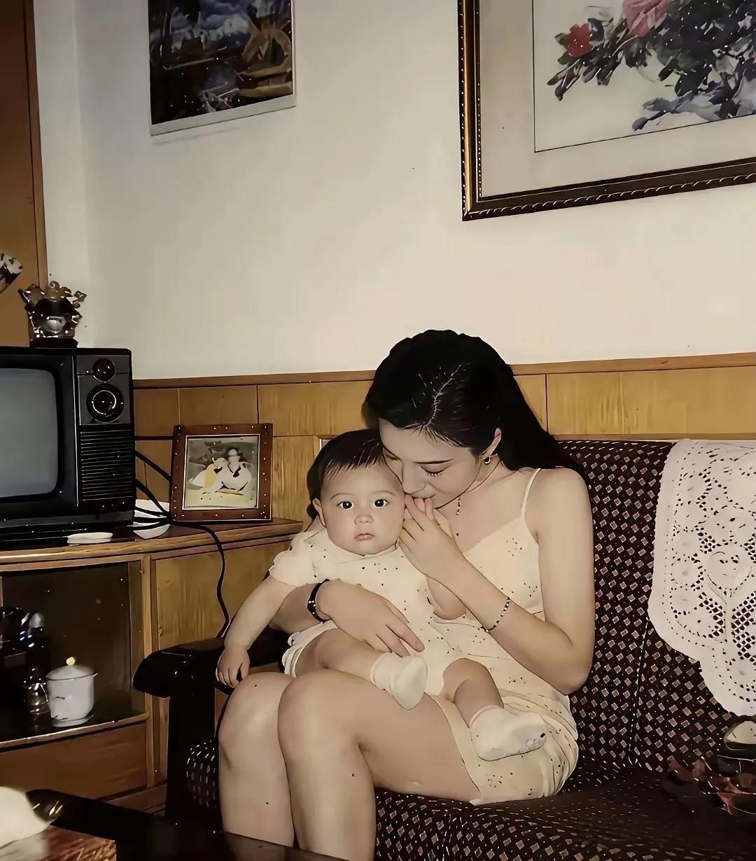 这在80年代，一看就是有钱人家的样子！