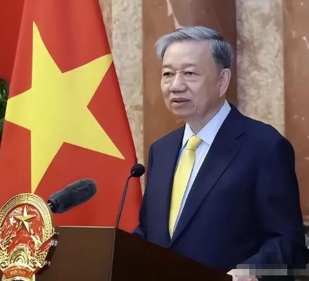 特朗普在白宫当面承诺，立刻把越南踢出美国的尖端技术限制名单！外界全以为华盛顿突然